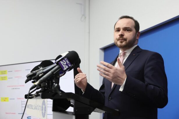 Ministrul Sanatatii calatoreste la Washington Rogobete planuieste sa transforme pierderile din scandalul