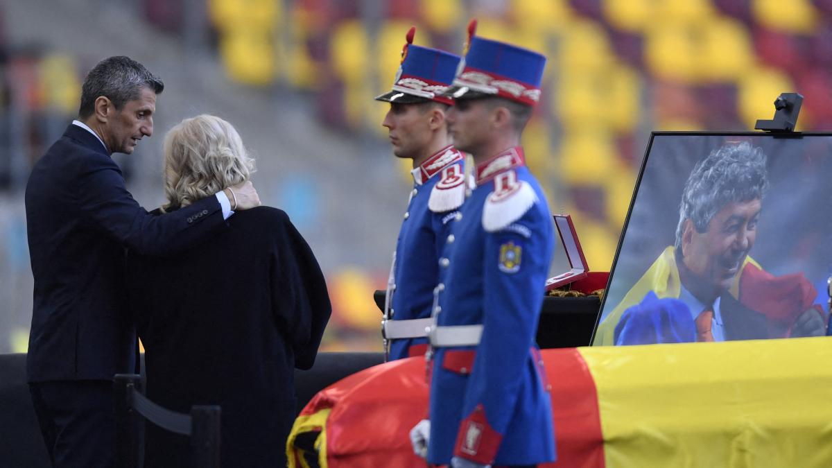 Motivul pentru care Nicusor Dan nu a mers la catafalcul lui Mircea Lucescu Nu am dorit sa aduc intro