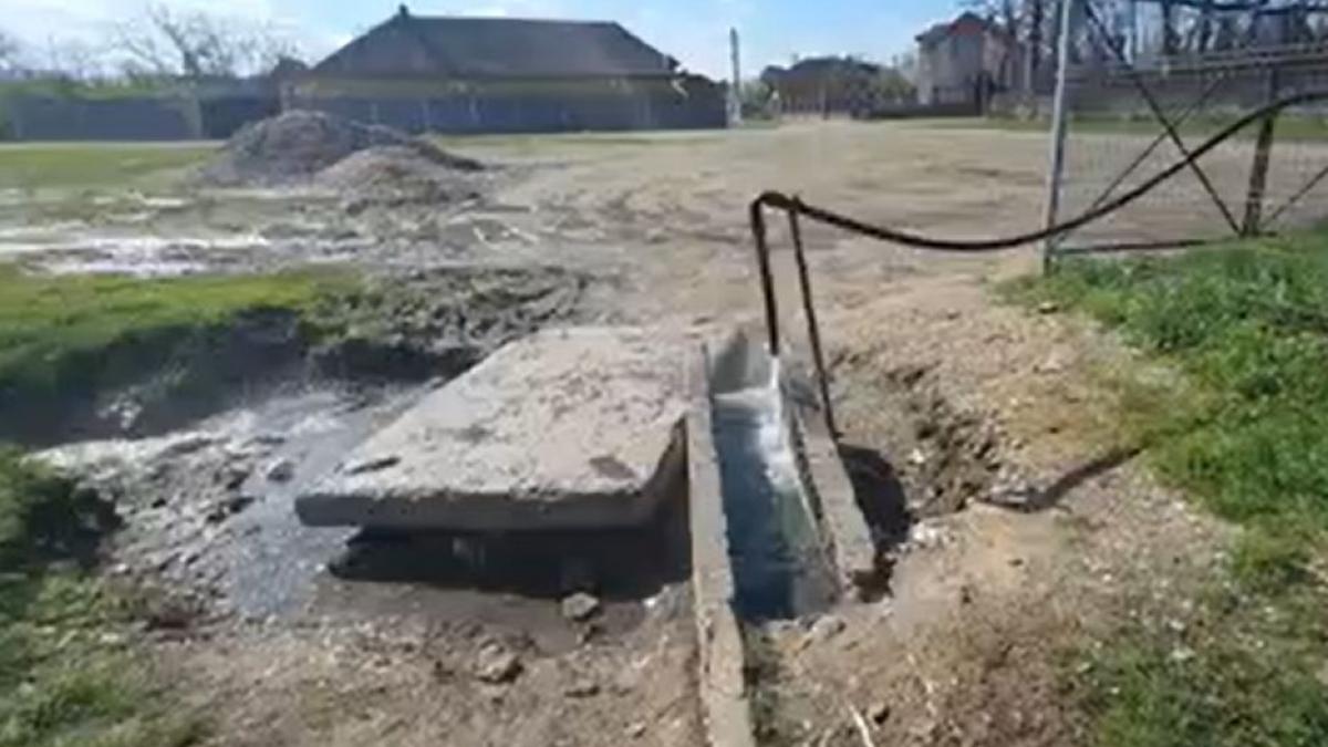 O resursa naturala neexploatata de aproape 50 de ani Apa termala curge neatinsa prin santuri in