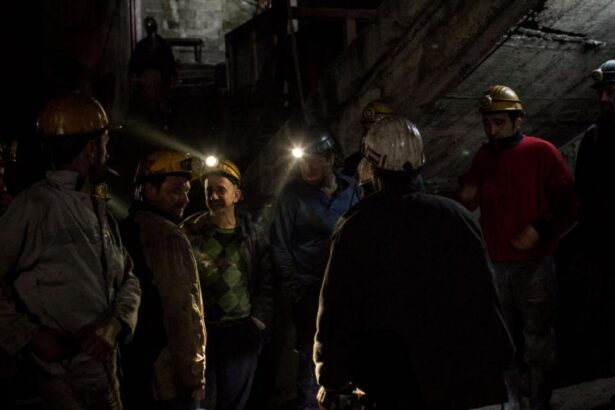 Protest la mina Lupeni Minerii s au baricadat in subteran din cauza contractelor pe termen limitat