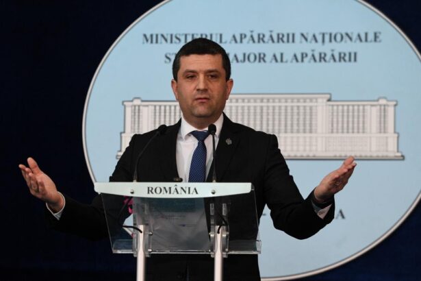 Radu Miruta prins cu minciuna Ce lipseste din CV ul ministrului USR al Apararii Informatia eronata