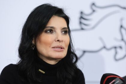 Ratele au crescut vertiginos Romanii ajunsi la limita rabdarii Lavinia Sandru Nu mai traim doar