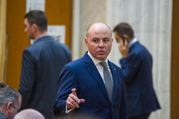 Romania nu trebuie sa devina noul copil problema al UE Muraru O criza politica ar duce la o