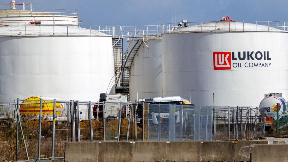 Romnia poate redeschide activitatea rafinariei Petrotel Lukoil SUA au dat aprobarea Ivan Vom avea preturi mai