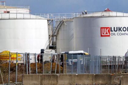 Romnia poate relua activitatea rafinariei Petrotel Lukoil SUA si au dat aprobarea Ivan Vrem preturi mai