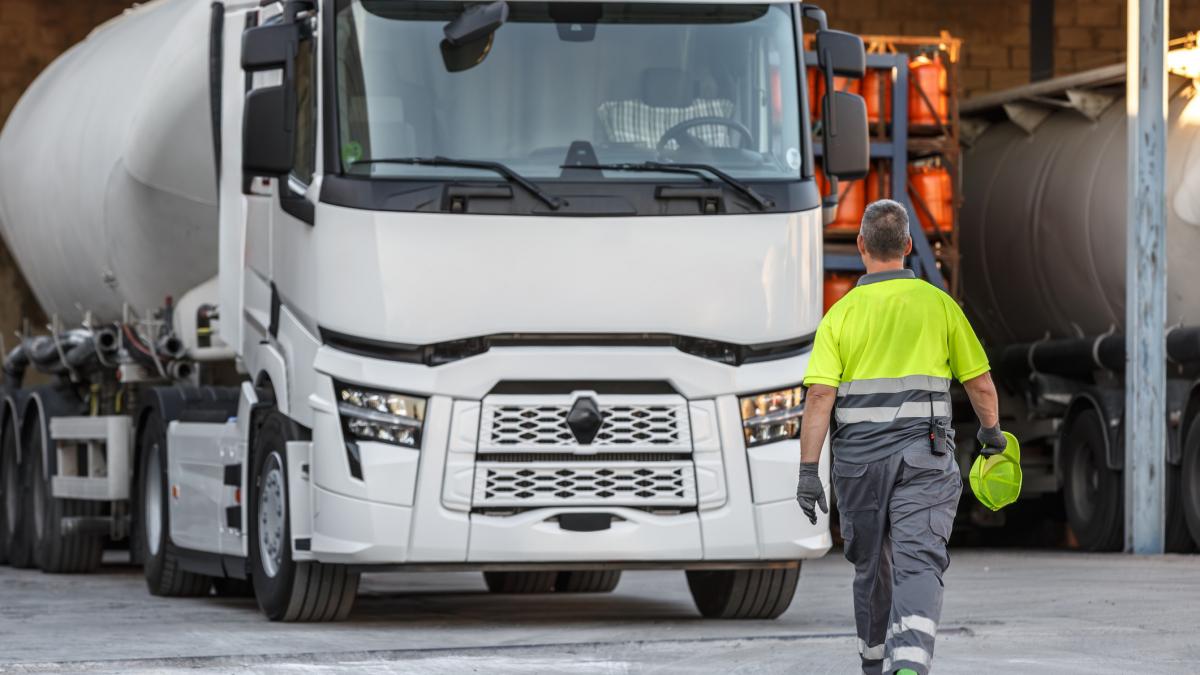 Serban Transportatorii auto de marfa vor avea acces mai facil la ajutoarele de stat pentru achizitia