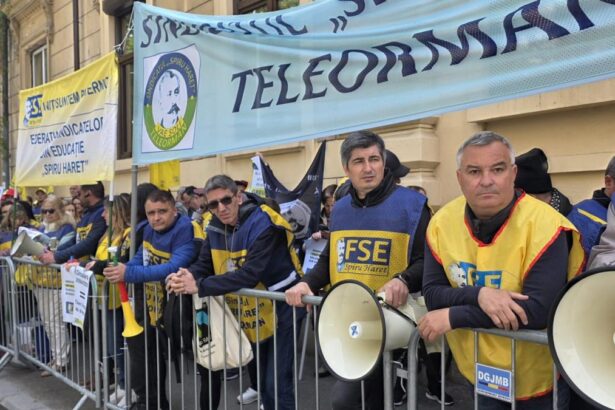 Sindicalistii din Educatie au venit cu sirene si vuvuzele la Minister Nu ne fortati sa