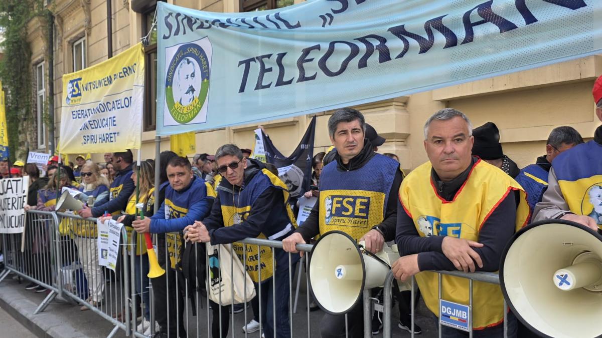 Sindicalistii din Educatie au venit cu sirene si vuvuzele la Minister Nu ne fortati sa