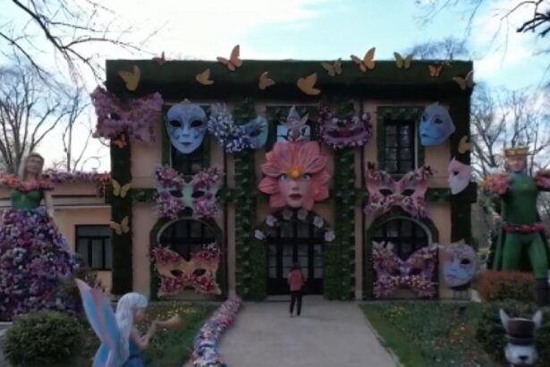 Targul de Paste din Craiova s a deschis Lia Olguta Vasilescu 25 din economia Craiovei provine din sectorul HoReCa si comert