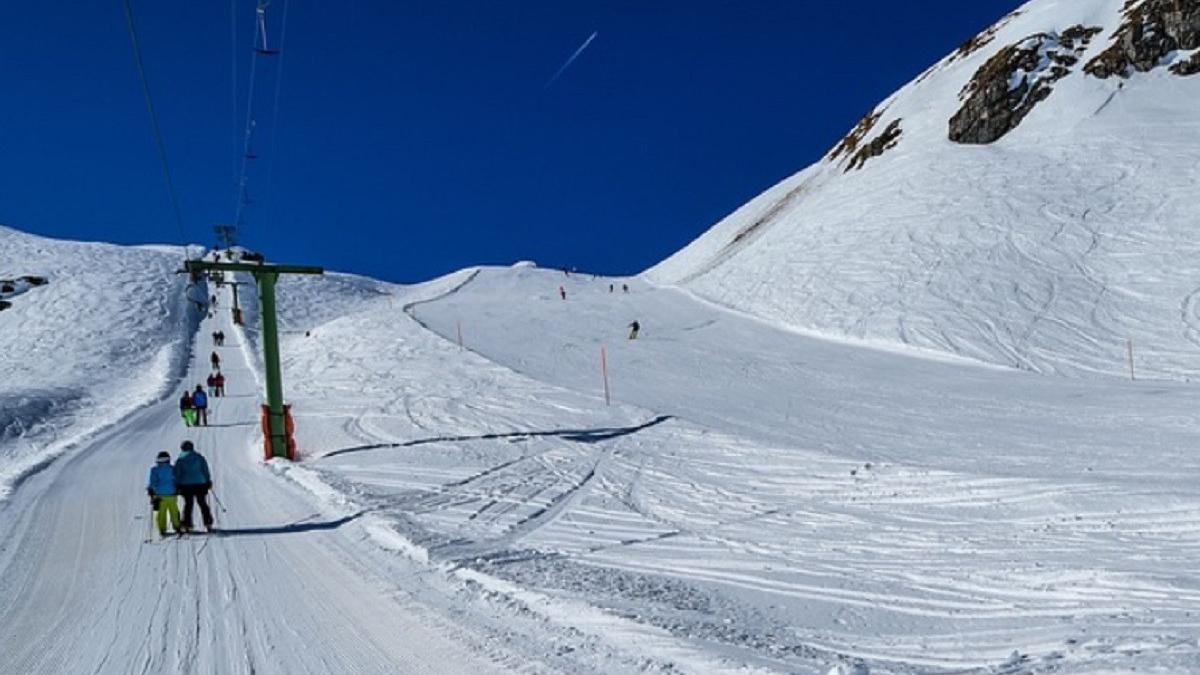 Turistii avertizati sa evite calatoriile pe munte in Valea Prahovei Salvamont Sinaia Zapada este