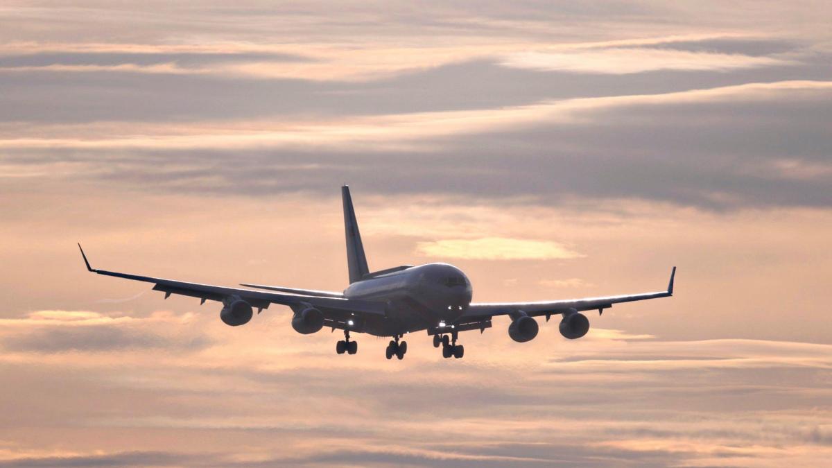 Vacantele din vara anului 2026 in pericol Seful IATA Operatorii ar putea anula zboruri din cauza lipsei de