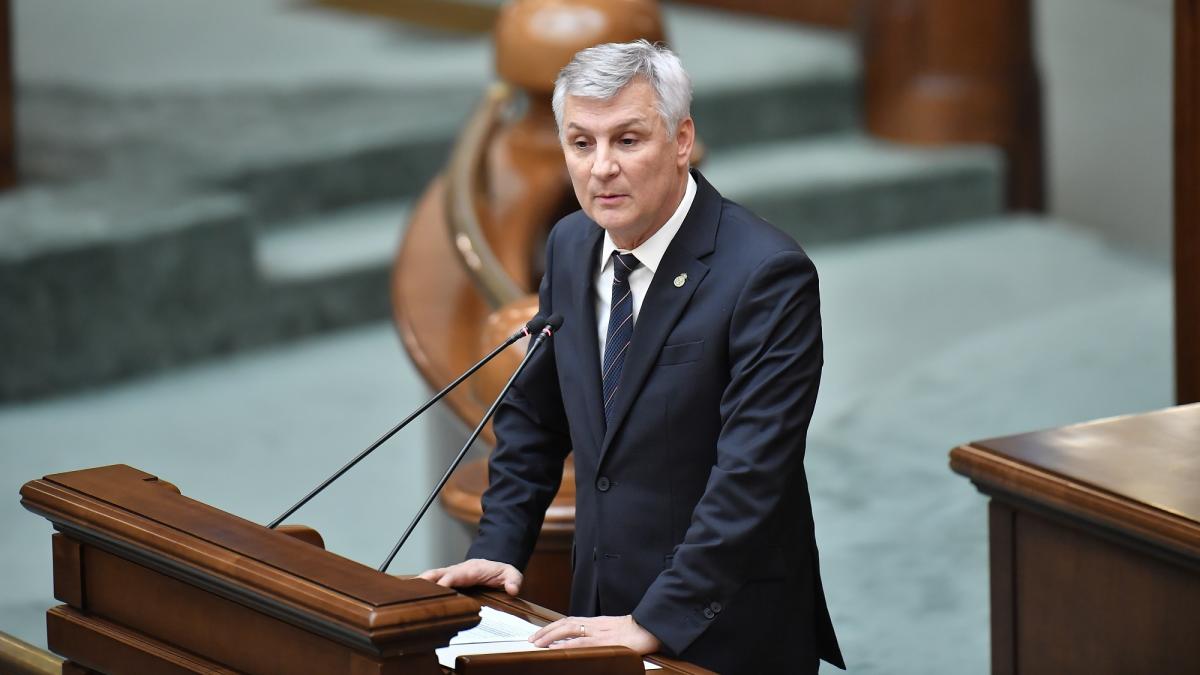 Zamfir Trei secretari generali adjuncti la Senat in loc de doi Situatia necesita corectare