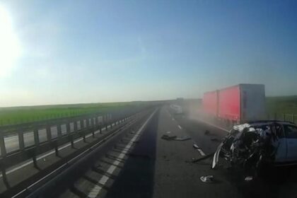 accident tragic pe a1 doi soti au murit dupa ce un tir a lovit o masina pe banda de