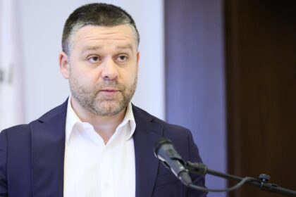 cum justifica ciucu suspendarea parcarii gratuite pentru masinile electrice este o inechitate sociala cei