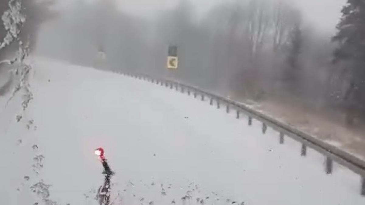 drum national acoperit cu zapada miercuri dimineata in vrancea a fost necesara interventia