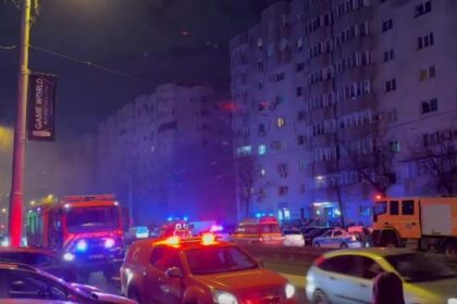 incendiu devastator intr un bloc de pe calea vitan din bucuresti noua persoane evacuate una in stop cardiac