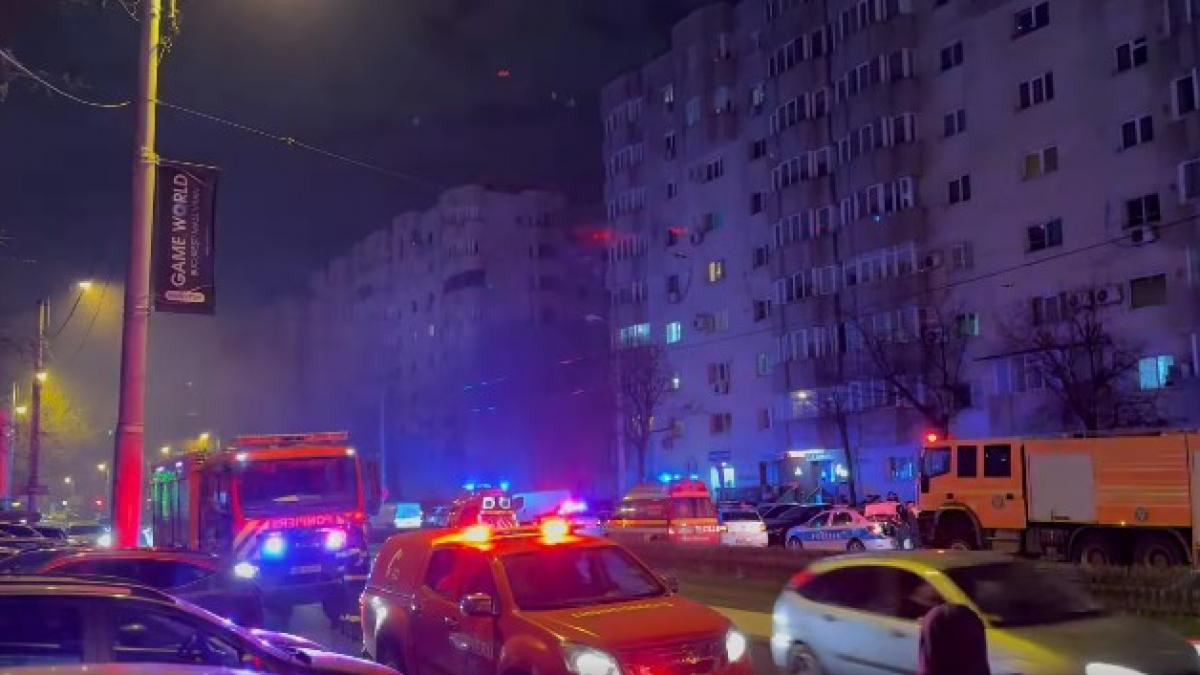 incendiu devastator intr un bloc de pe calea vitan din bucuresti noua persoane evacuate una in stop cardiac