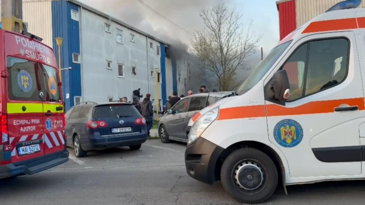 incendiu intr un bloc social din constanta a fost activat planul rosu de interventie