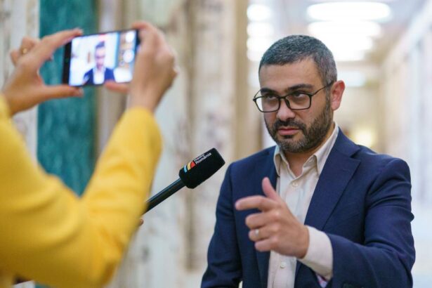 Acuzaii ntre fostul i actualul ministru al Muncii referitoare la interzicerea cumulului pensie salariu S