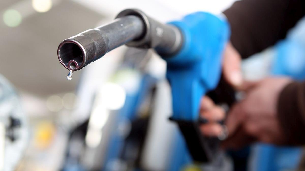 Cat cost a motorina si benzina sambata 2 mai Motorina ajunge din nou aproape de 10 lei pe litru