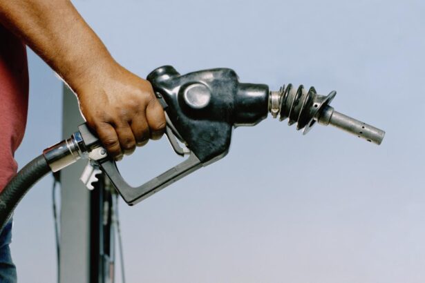 Cat cost a motorina si benzina vineri 1 mai Carburantii sau scumpit cu 20 de bani Petrolul