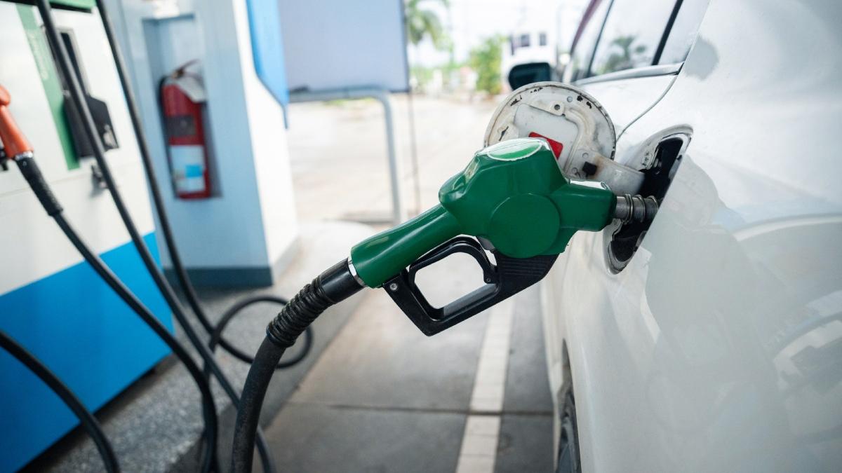 Cat costa motorina si benzina duminica 3 mai Carburantii au crescut din nou la statiile de alimentare