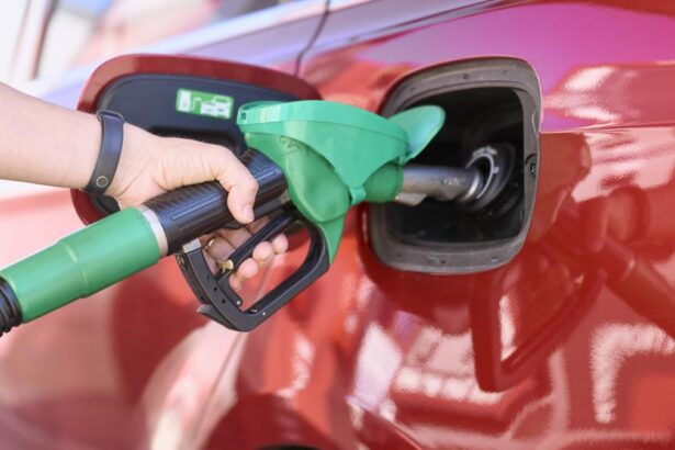 Cat de mult costa motorina si benzina joi 30 aprilie dupa ce preturile petrolului au atins niveluri record