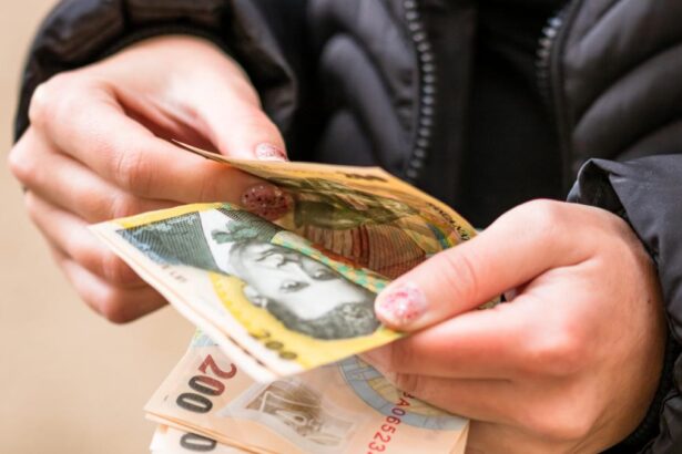 Cati romani au primit pensii speciale in martie 2026 Au fost mai multi in comparatie cu februarie