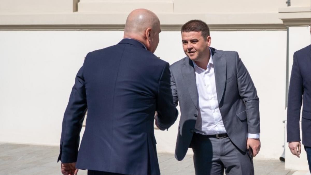 Cu 4 zile inainte de motiunea de cenzura un lider PSD l a primit pe Bolojan la Suceava Culoarea