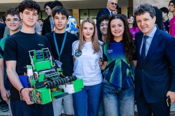 Echipele de robotica din Romania au castigat primele patru locuri la Campionatul Mondial din Statele Unite