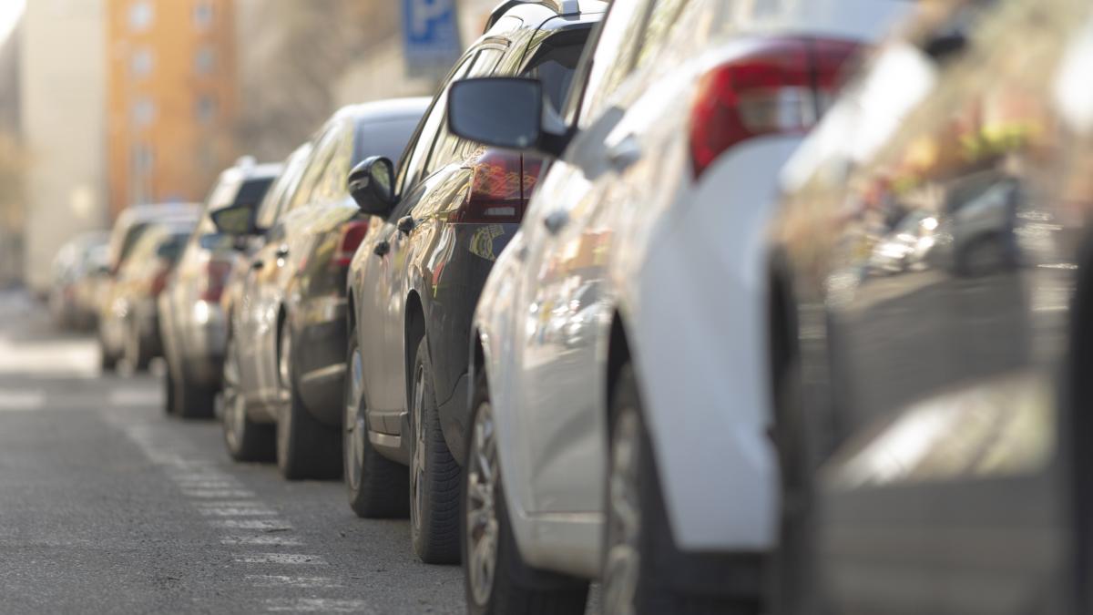 Incepand de astazi masinile hibride nu mai au dreptul la parcare gratuita in Bucuresti avantajul este pastrat pentru cei care