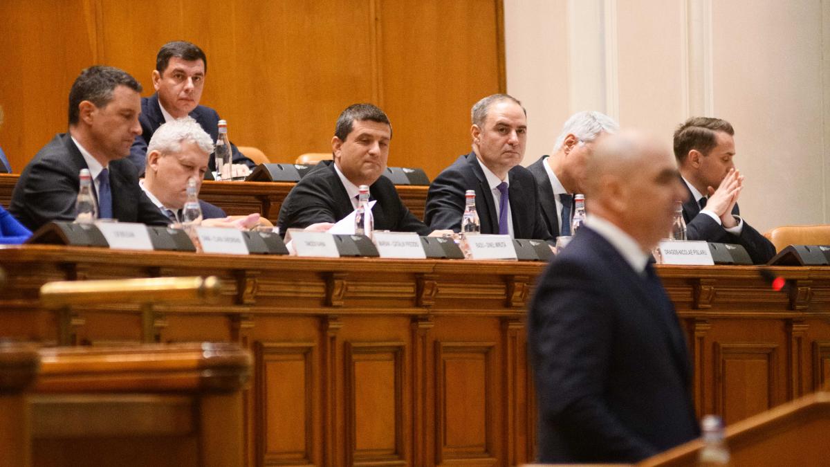 SENS dupa motiunea de cenzura Bolojan a savarsit multe greseli a luat de la saraci de la mame de la