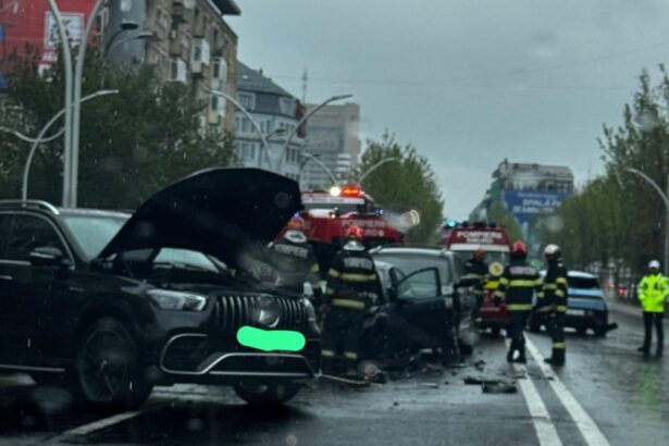 Trafic blocat pe cea mai importanta artera din centrul Bucurestiului A avut loc un accident in care au fost implicate patru masini