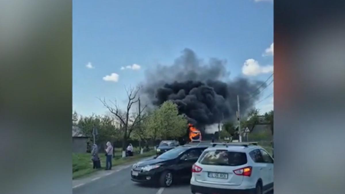 Un autobuz cu 27 de pasageri a fost distrus de flacari in Tulcea Degajari uriase de fum