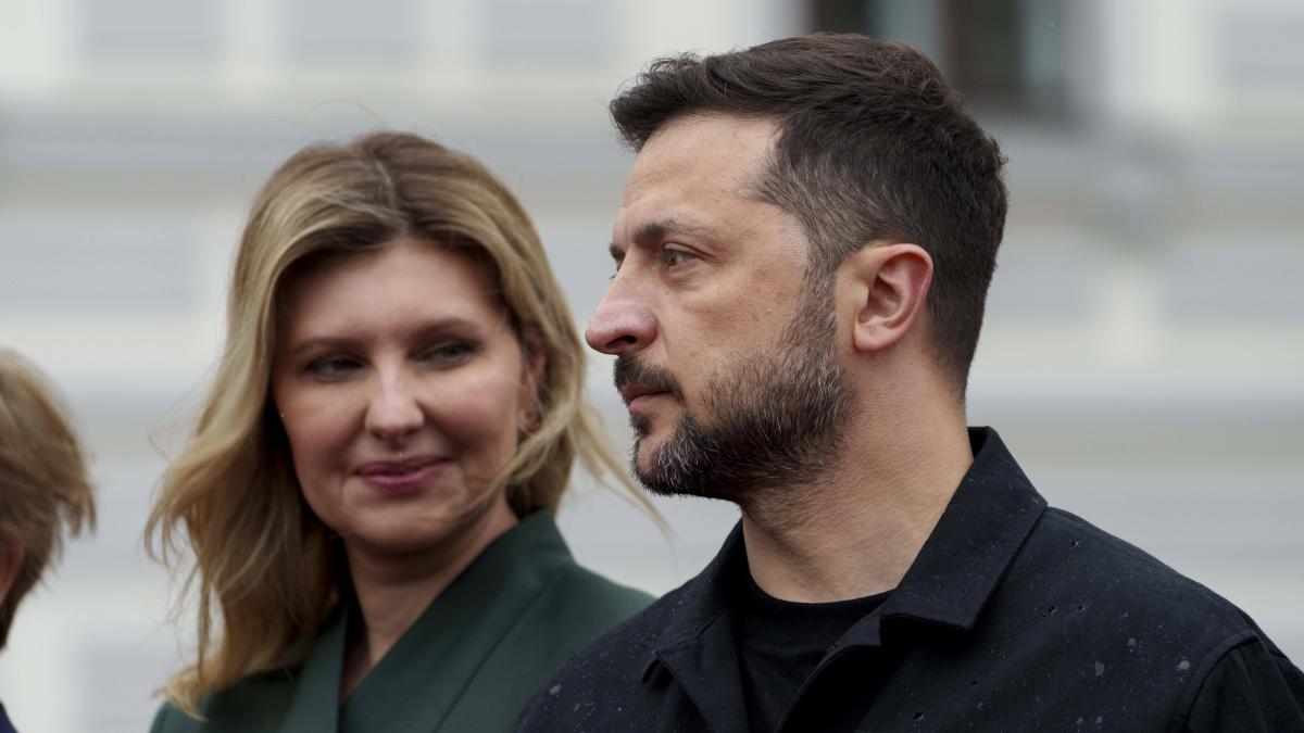 Volodimir Zelenski ia parte la Summitul B9 de la Bucuresti alaturi de sotia sa Olena Zelenska va avea o alta