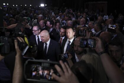 Conflictul intern din PNL persista Liberalii din aripa Vestea cer anularea hotararilor adoptate in Congres