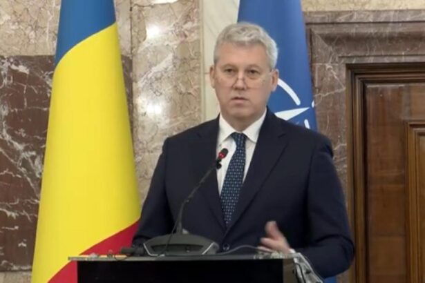 Predoiu la premierea unor cadre MAI Daca unii politicieni ar avea macar jumatate din generozitatea