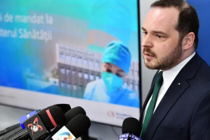 Rogobete il invita pe Bolojan sa l insoteasca pe coridoarele unei sectii de oncologie La patul