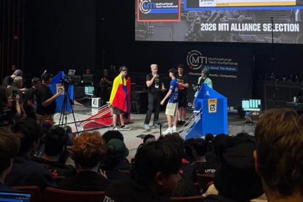 Romania a obtinut primele doua locuri la competitia de robotica din SUA Elevii din Buzau au stabilit un nou record