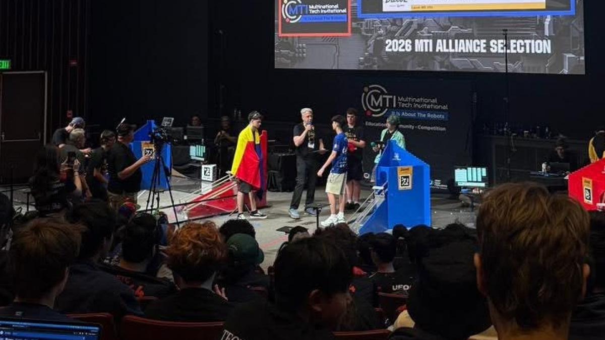 Romania a obtinut primele doua locuri la competitia de robotica din SUA Elevii din Buzau au stabilit un nou record