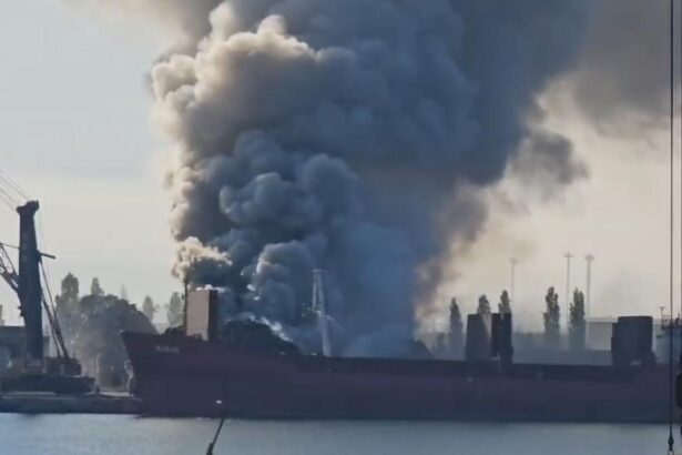 incendiu de proportii in portul agigea unde ard deseuri si metal reciclabil a fost transmis un mesaj ro alert fumul negru