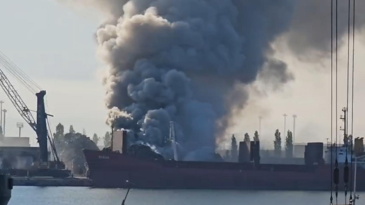incendiu de proportii in portul agigea unde ard deseuri si metal reciclabil a fost transmis un mesaj ro alert fumul negru